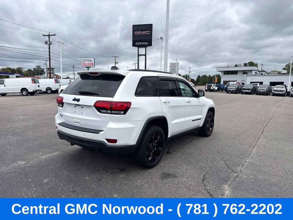 Used 2019 Jeep Grand Cherokee Laredo AWD/4WD image 5