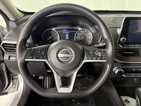 Used 2024 Nissan Altima 2.5 SV FWD image 23