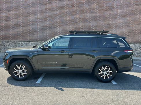 Used 2023 Jeep Grand Cherokee L Limited w/ Luxury Tech Group II AWD/4WD image 2