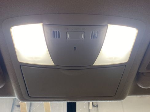 Used 2015 Nissan Quest SV image 17