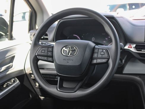 Used 2026 Toyota Sienna LE FWD image 16