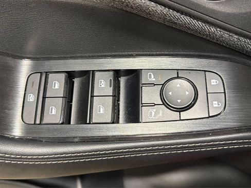 Used 2023 Nissan Rogue SV AWD/4WD image 16