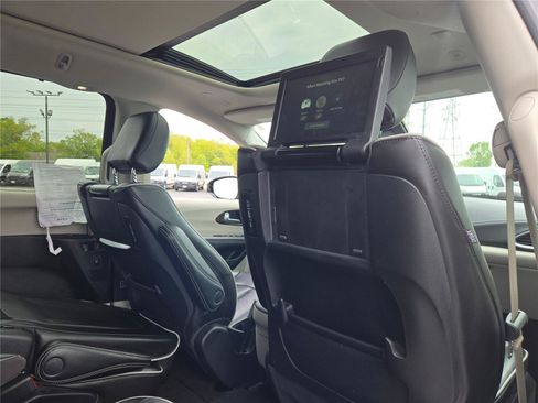 Used 2023 Chrysler Pacifica Limited w/ Uconnect Theater Family Group AWD/4WD image 12