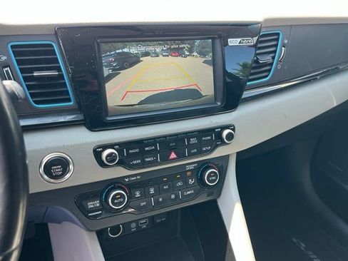 Used 2017 Kia Niro Touring FWD image 23