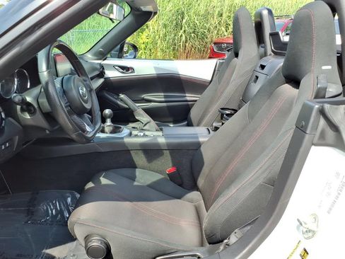 Used 2019 MAZDA MX-5 Miata Club w/ I-ACTIVSENSE Club Package RWD image 9