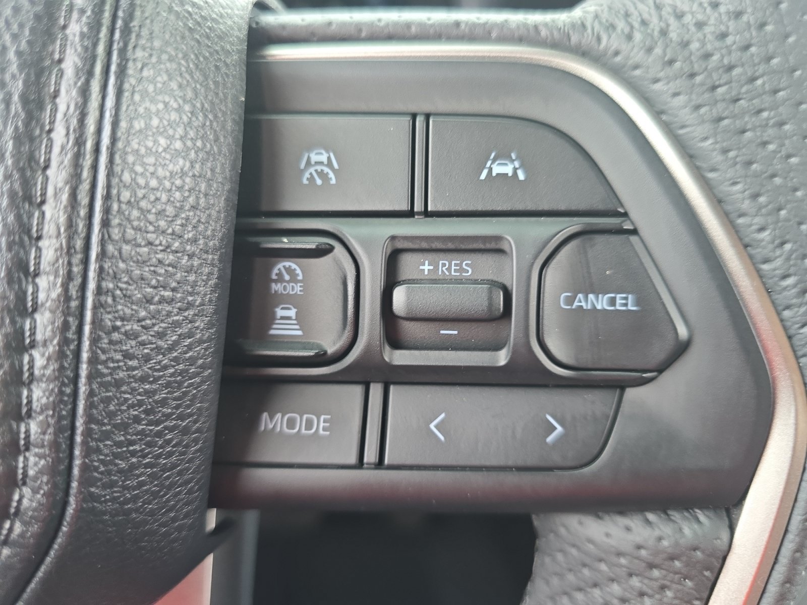 Certified 2025 Toyota Tacoma TRD Off-Road AWD/4WD image 17