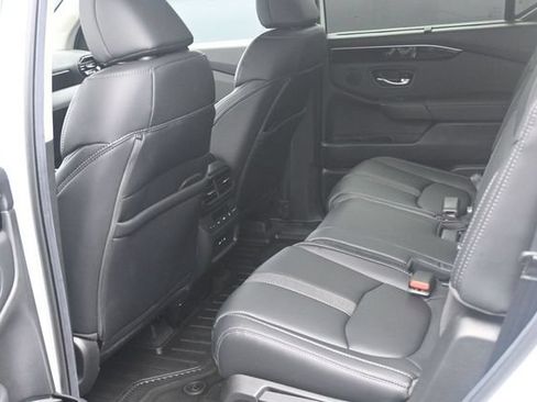 Used 2025 Honda Pilot EX-L image 16