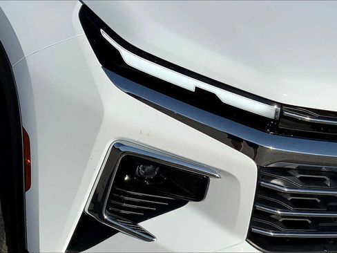 Used 2024 Chevrolet Traverse LT image 28