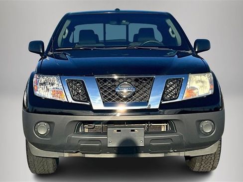 Used 2015 Nissan Frontier SV image 3