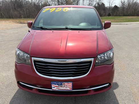 Used 2015 Chrysler Town & Country S image 8