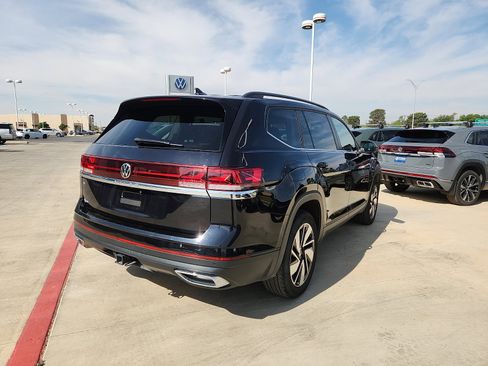 Used 2025 Volkswagen Atlas SE FWD image 7