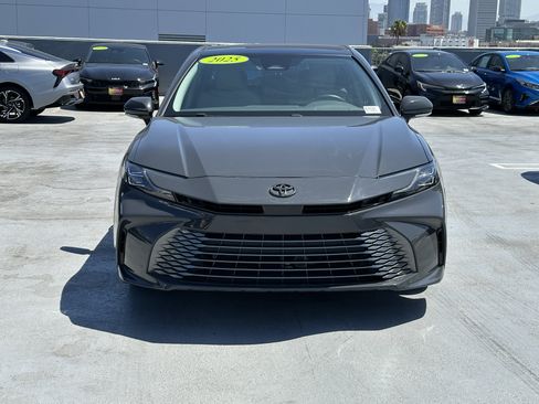 Used 2025 Toyota Camry XLE FWD image 11