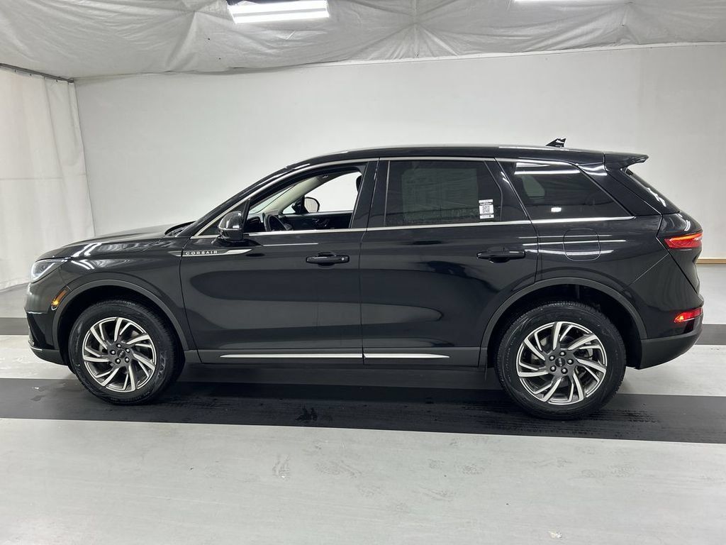 Used 2023 Lincoln Corsair AWD w/ Equipment Group 101A image 6