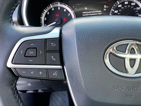 Used 2024 Toyota Highlander LE image 26