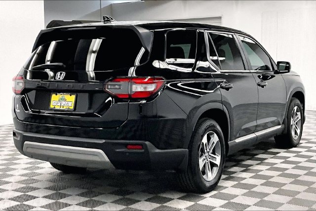 Used 2025 Honda Pilot EX-L image 12