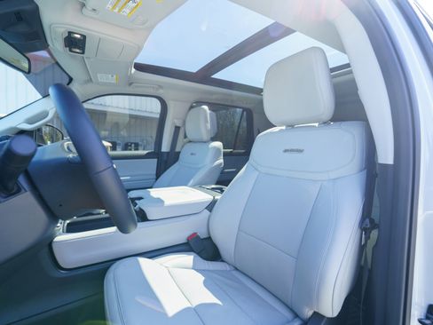 Used 2026 Ford Expedition Platinum image 10