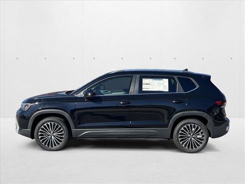 New 2025 Volkswagen Taos SE image 9