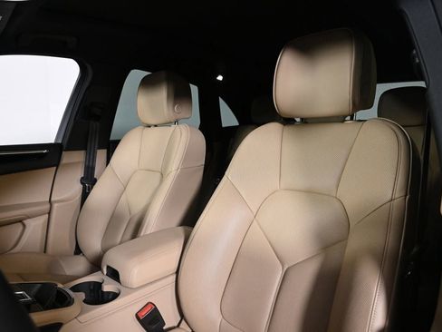 Certified 2026 Porsche Macan AWD/4WD image 5