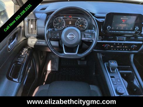 Used 2022 Nissan Pathfinder SV AWD/4WD image 17
