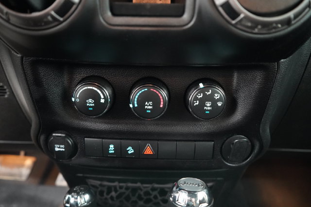 Used 2018 Jeep Wrangler Sport w/ Connectivity Group AWD/4WD image 24