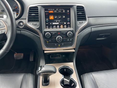 Used 2015 Jeep Grand Cherokee Limited w/ Trailer Tow Group IV AWD/4WD image 11