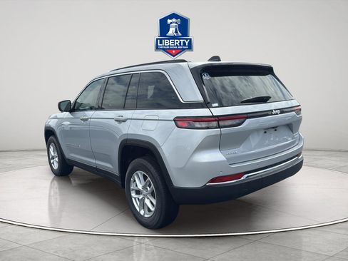New 2025 Jeep Grand Cherokee Laredo X w/ Luxury Tech Group I AWD/4WD image 8