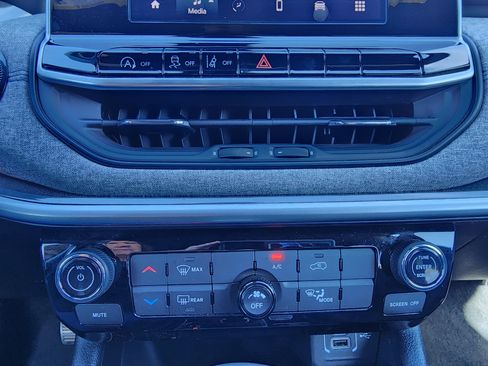 Used 2025 Jeep Compass Sport AWD/4WD image 24