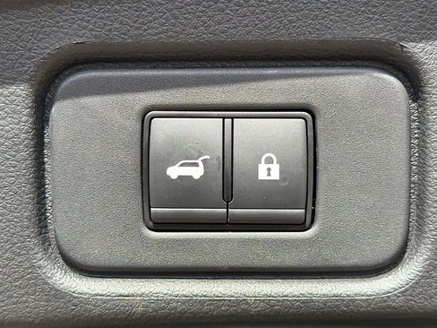 Used 2023 Nissan Pathfinder SL image 12