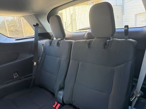 Used 2022 Ford Explorer XLT image 34