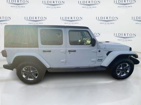 Used 2018 Jeep Wrangler Unlimited Sahara image 4