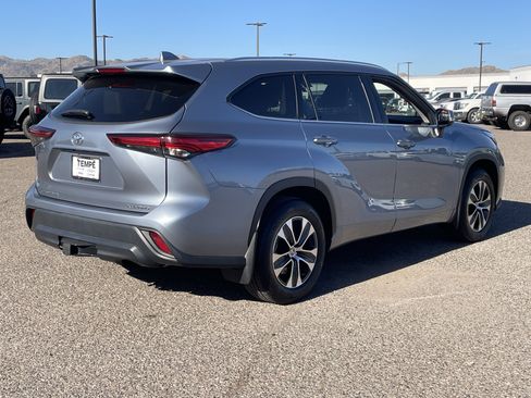 Used 2020 Toyota Highlander XLE image 5