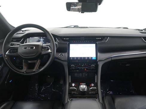 Used 2022 Jeep Grand Cherokee Overland w/ Advanced Protech Group III image 17