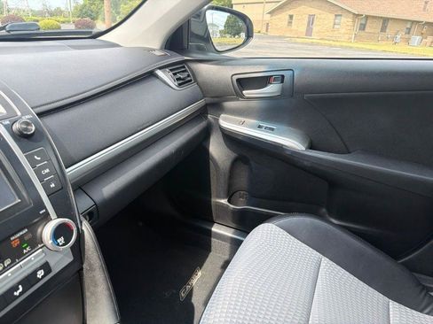 Used 2012 Toyota Camry SE FWD image 18
