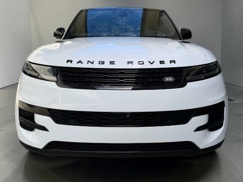 Used 2025 Land Rover Range Rover Sport SE AWD/4WD image 9