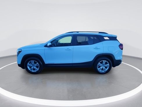 Used 2024 GMC Terrain SLE w/ Driver Convenience Package image 5