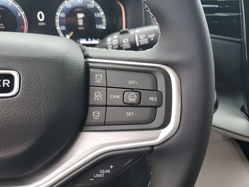 New 2026 Jeep Grand Wagoneer L 2WD image 36