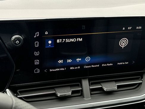 New 2025 Chevrolet Trax RS w/ Sunroof Package image 9
