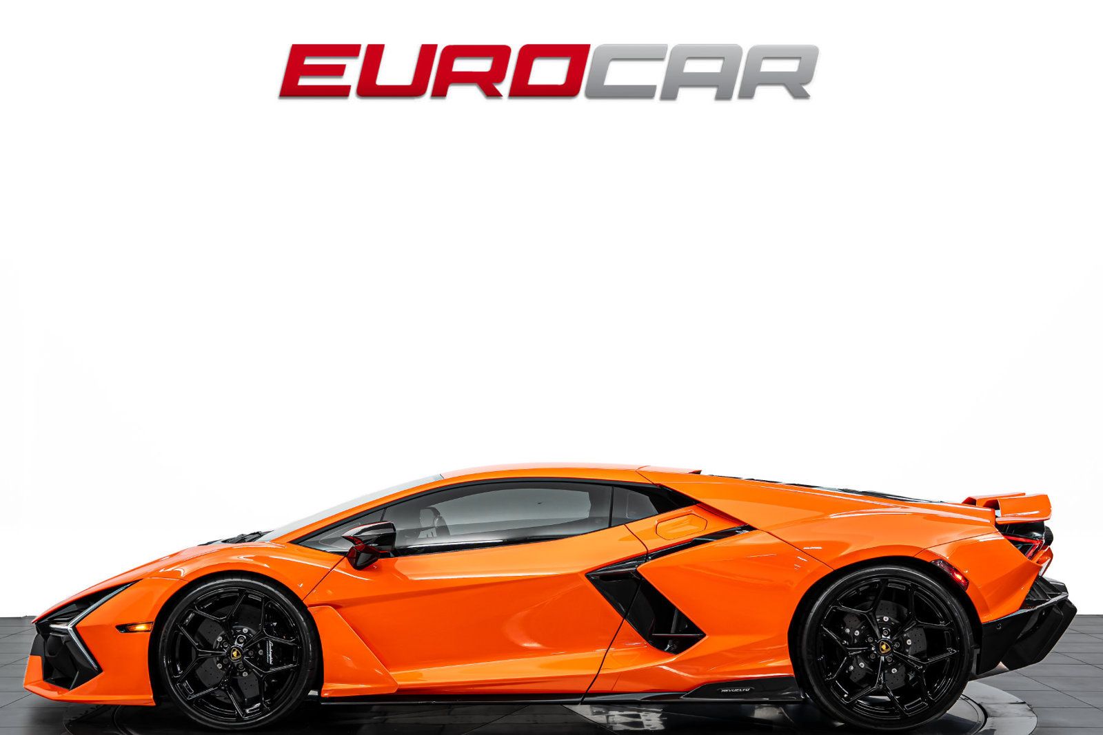 Used 2024 Lamborghini Revuelto AWD/4WD image 2