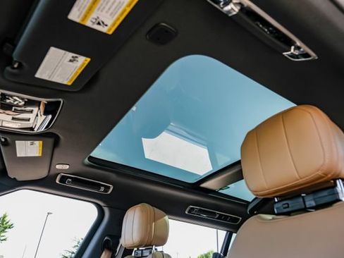 New 2026 Land Rover Range Rover Long Wheelbase SE AWD/4WD image 5