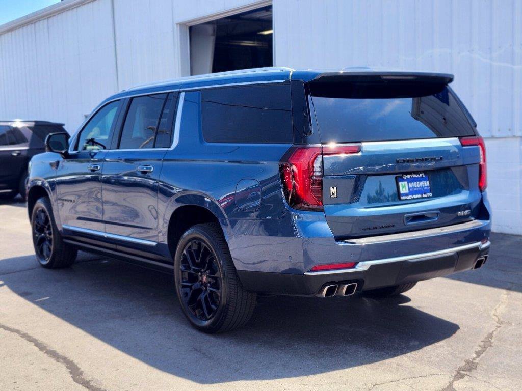 Used 2026 GMC Yukon XL Denali w/ Sun & Power Step Package AWD/4WD image 3
