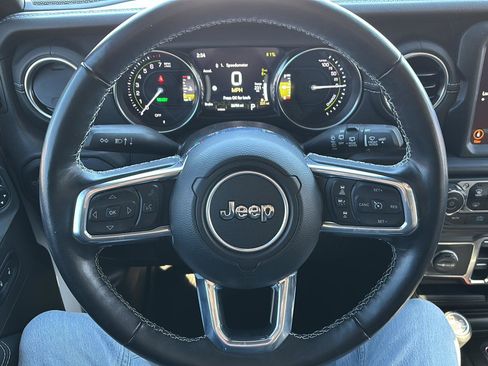 Used 2023 Jeep Wrangler Sahara w/ Cold Weather Group image 11