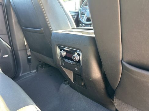 Used 2023 GMC Yukon SLT image 40