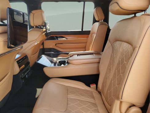 Certified 2022 Jeep Grand Wagoneer Series III w/ Rear Seat Video Group 1 AWD/4WD image 26