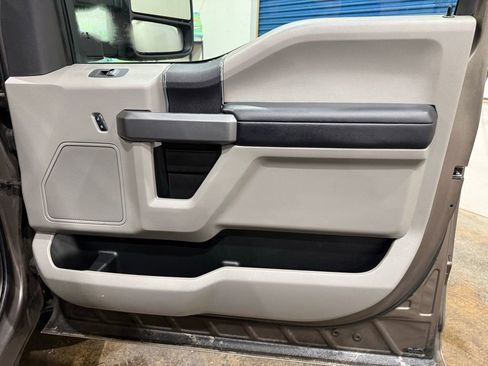 Used 2018 Ford F250 XLT w/ Snow Plow Prep Package image 26