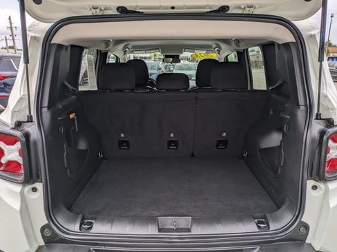 Used 2023 Jeep Renegade Latitude AWD/4WD image 13
