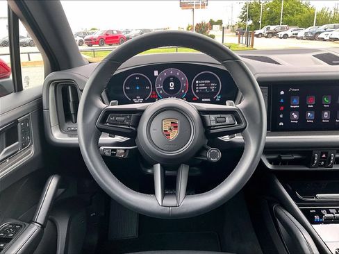 Used 2025 Porsche Cayenne AWD/4WD image 15