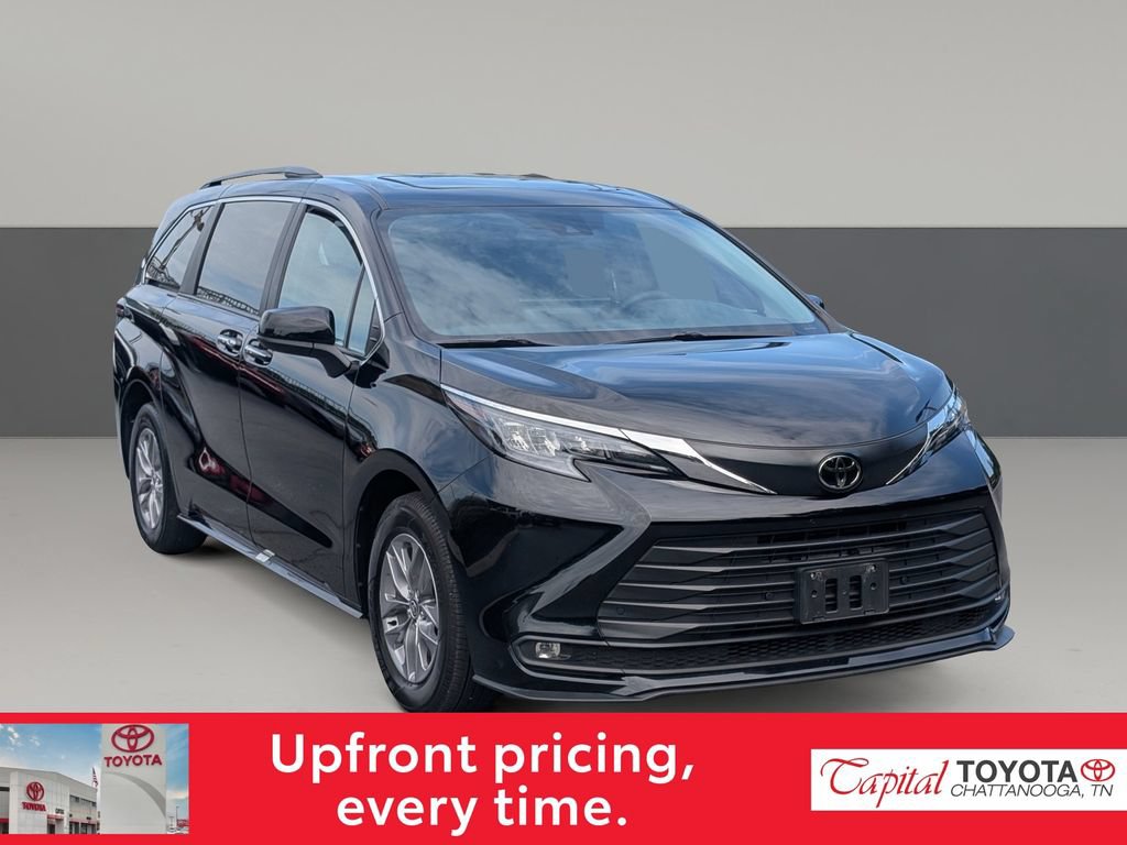 Used 2026 Toyota Sienna XLE FWD image 1