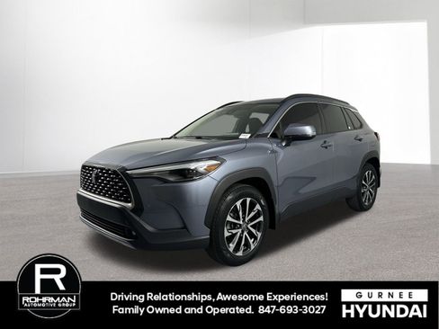 Used 2022 Toyota Corolla Cross XLE image 2