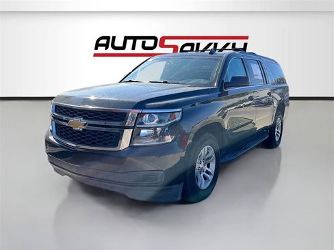 Used 2017 Chevrolet Suburban LT image 3