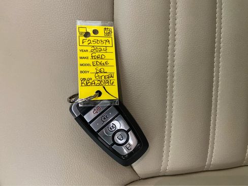 Used 2024 Ford Edge SEL w/ Convenience Package image 44